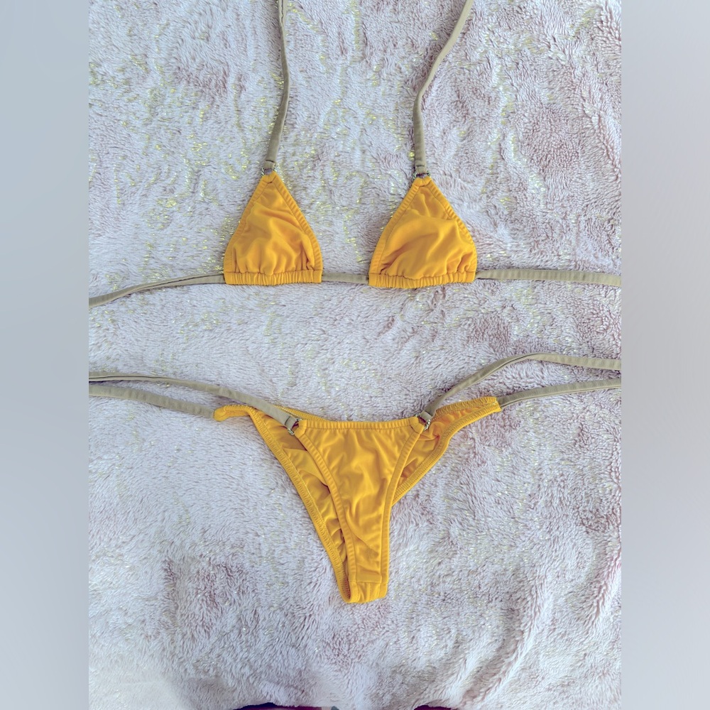 BREEZY RACK chai in sandcastle cheeky bikini set yellow/tan - Picture 3 of 5